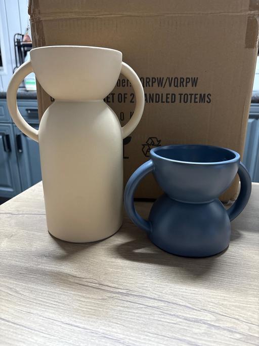 Buy & Sell Duckmanton Chesterfield - Photos for Very home set of 2 totems vases