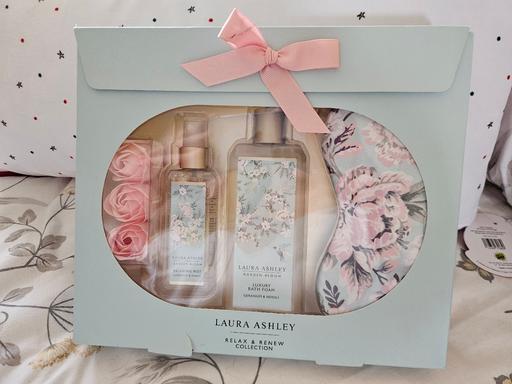 Buy & Sell Amblecote Dudley - Photos for Laura Ashley gift set