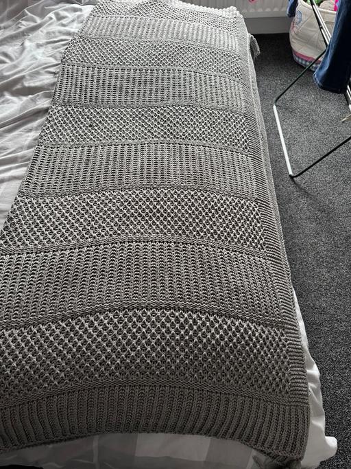 Buy & Sell New Eltham South East London - Photos for Grey woolly tassel blanket/ bed throw