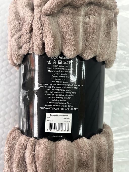 Buy & Sell Burton-on-Trent East Staffordshire - Photos for Ribbed 200x240cm blanket/throw