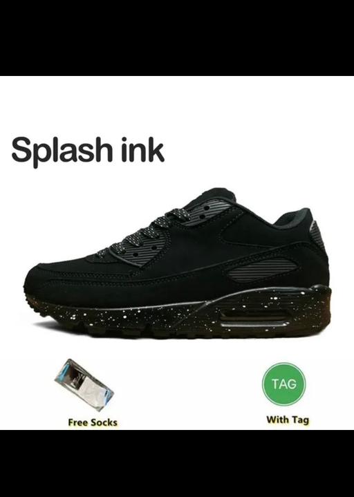 Buy & Sell Chequers Centre Maidstone - Photos for 90 trainers with tick and free socks