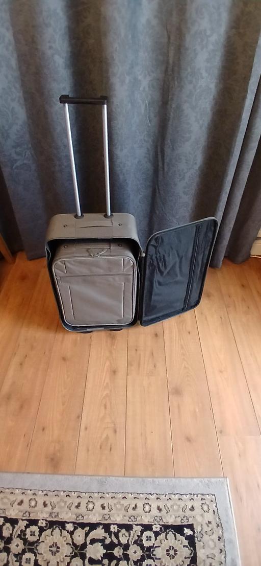 Buy & Sell Aylesbury Buckinghamshire - Photos for 2 suitcases