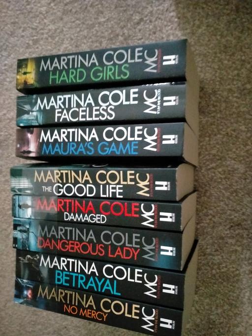 Buy & Sell Luton Bedfordshire - Photos for Martine Cole book collection