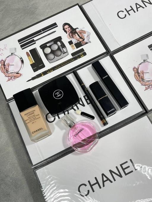 Buy & Sell De Beauvoir Town North London - Photos for Chanel makes up set
