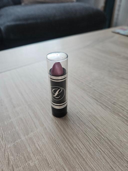 Buy & Sell Newton Doncaster - Photos for Lipstick..NEW