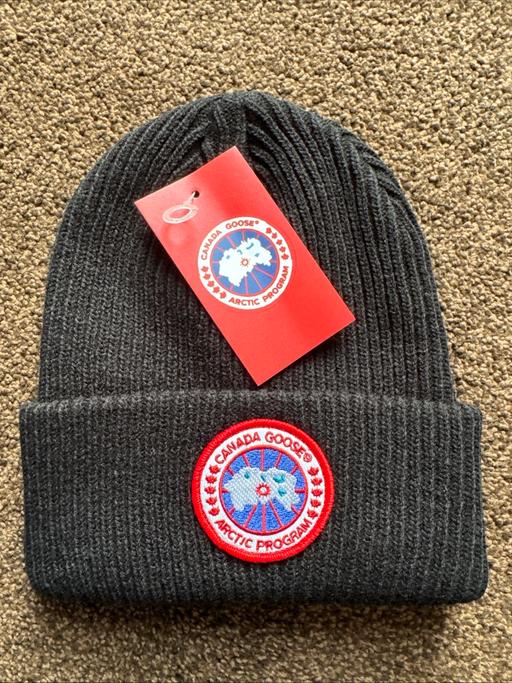 Buy & Sell The Flatts Kirklees - Photos for Canada Goose men’s beanie hat Black/Red