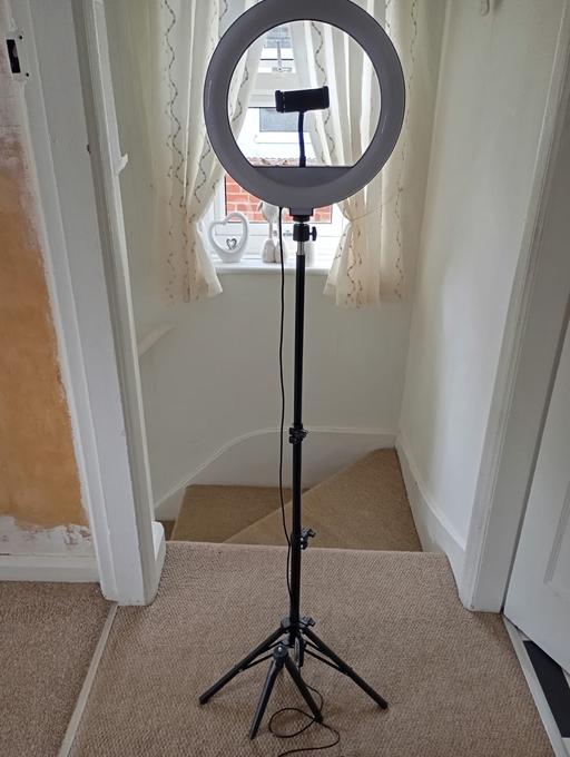 Buy & Sell Pensnett Dudley - Photos for Ring light and little tripod