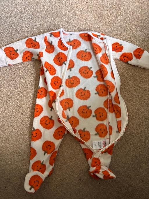 Buy & Sell Wallbrook Dudley - Photos for Baby pumpkin sleepsuit