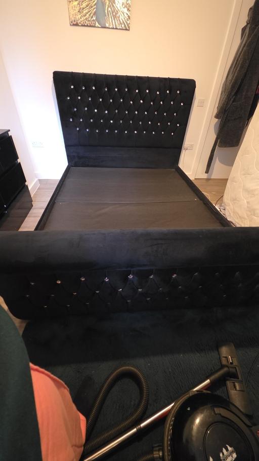 Buy & Sell Newbury Park East London - Photos for King bed