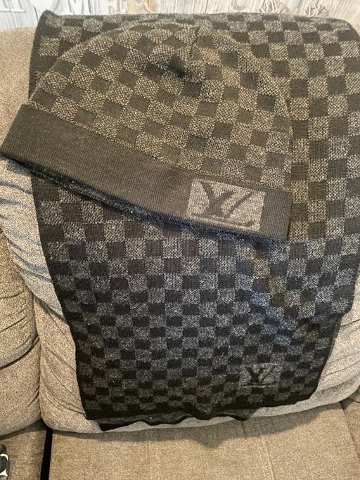 Buy & Sell Birmingham Birmingham - Photos for Lv Beanie & Scarf Set (old season)