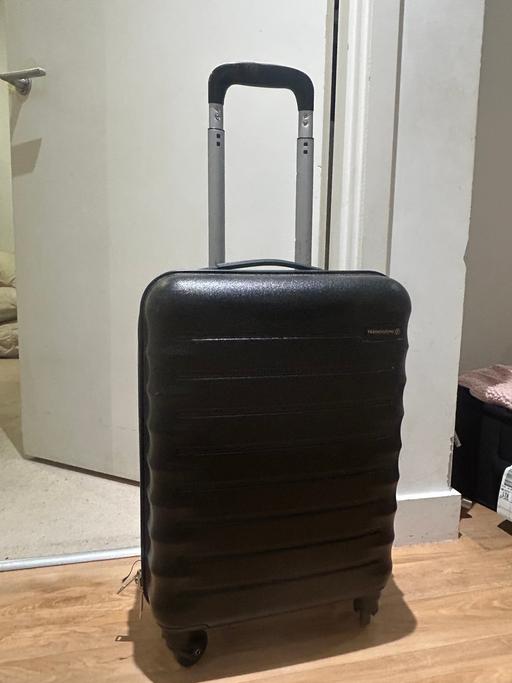 Buy & Sell Newham East London - Photos for Small hard back suitcase