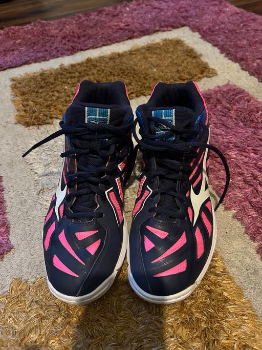 Buy & Sell Wembley Brent - Photos for 7.5 Mizuno wave hurricane 3 trainers