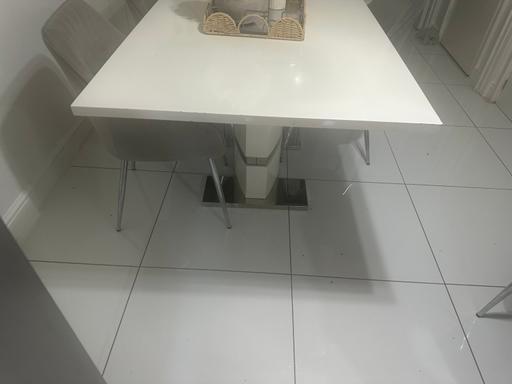 Buy & Sell Uxbridge Hillingdon - Photos for High gloss dinning table