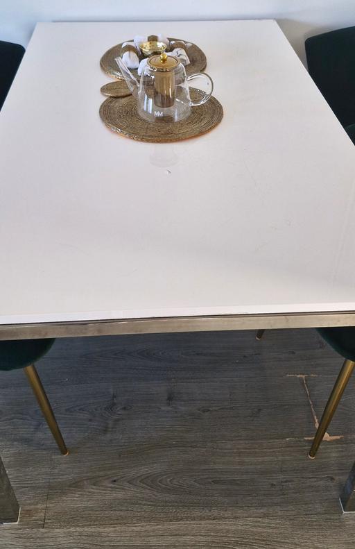 Buy & Sell Pudding Mill Lane East London - Photos for chair & table