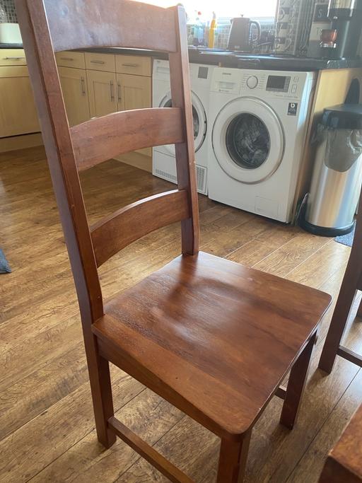 Buy & Sell Bluewater Dartford - Photos for Dining table and four chairs