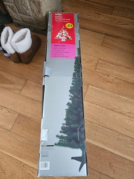 Buy & Sell Newton Doncaster - Photos for 6ft green coloured Xmas tree and lights.