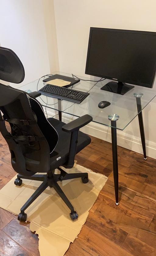 Buy & Sell Hatch End Harrow - Photos for Modern glass desk