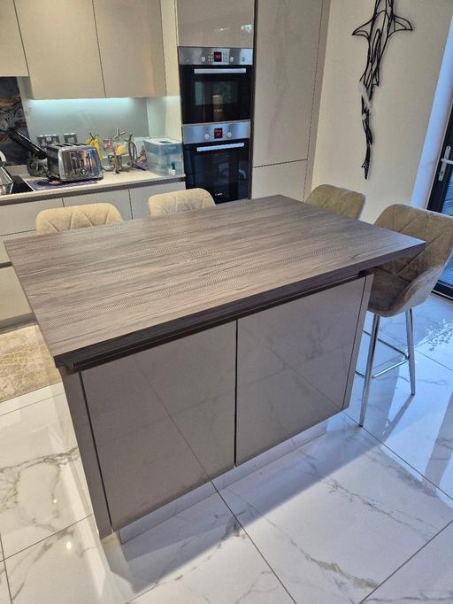 Buy & Sell Thamesmead South East London - Photos for kitchen island / table and chairs / stools