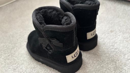 Buy & Sell Swan Village Sandwell - Photos for Uggs toddler (girl) boots