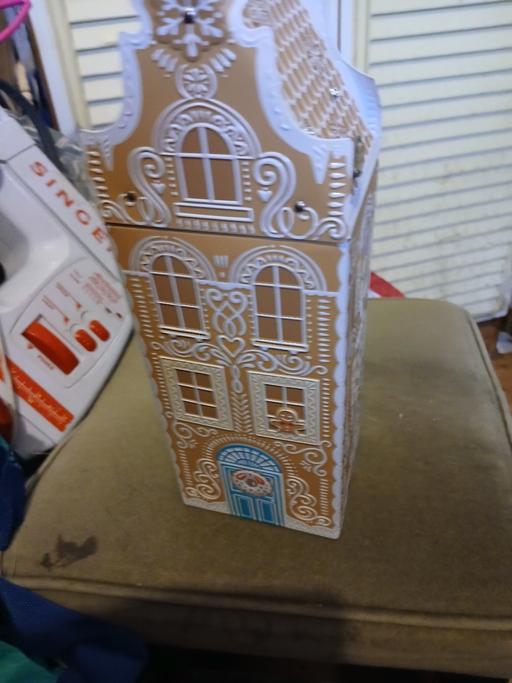 Buy & Sell Netherton Dudley - Photos for xmas musical biscuit tin