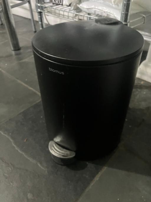 Buy & Sell Bow East London - Photos for Small black bathroom bin