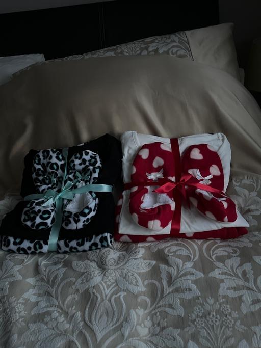 Buy & Sell Warmfield Wakefield - Photos for 2 pairs of ladies pjs new