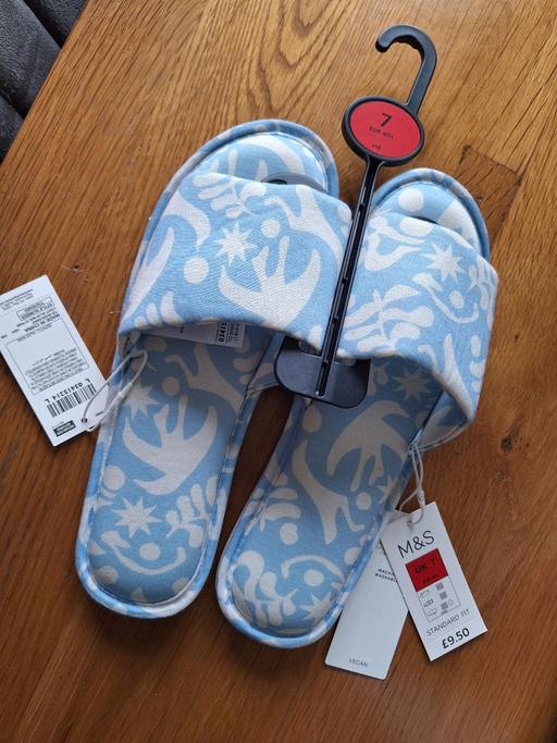 Buy & Sell Ettingshall Park Wolverhampton - Photos for New M&S size 7 Slippers