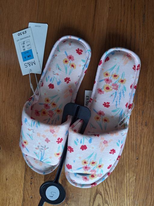 Buy & Sell Ettingshall Park Wolverhampton - Photos for New M&S size 5 Slippers