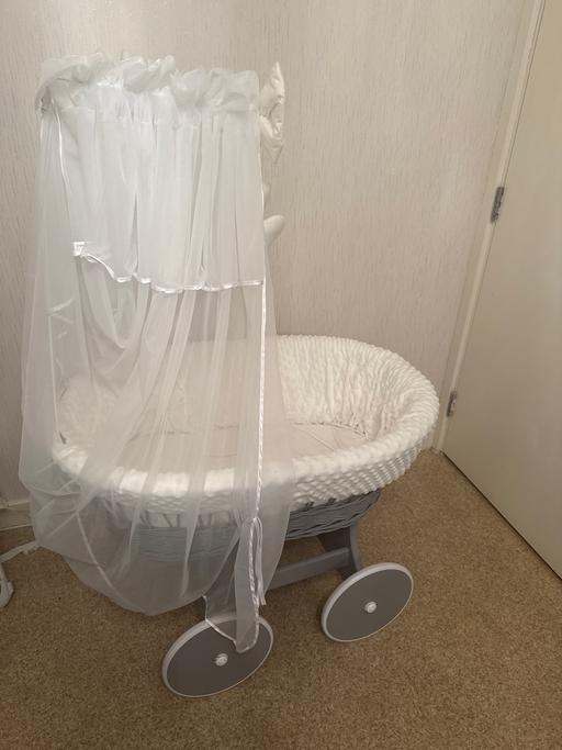 Buy & Sell Shoreditch North London - Photos for Grey wicker Moses basket with stand