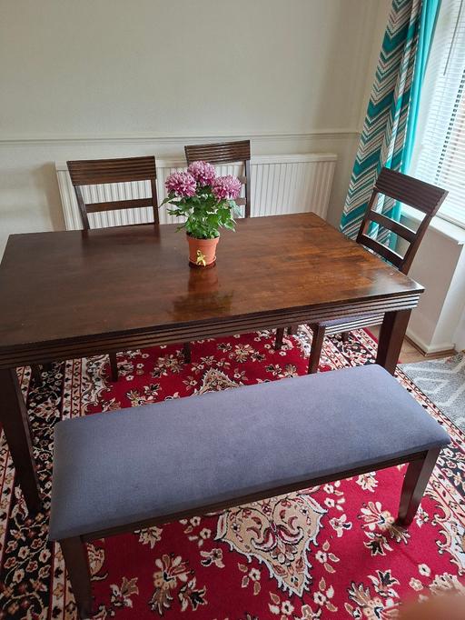 Buy & Sell Windsor Windsor and Maidenhead - Photos for Dining Table with 3 chairs and 1 bench