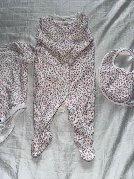 Buy & Sell Birmingham City Centre Birmingham - Photos for Floral vest & bodysuit