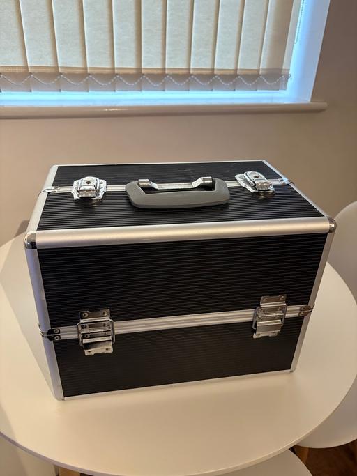 Buy & Sell Aylesbury Buckinghamshire - Photos for Black Vanity Case