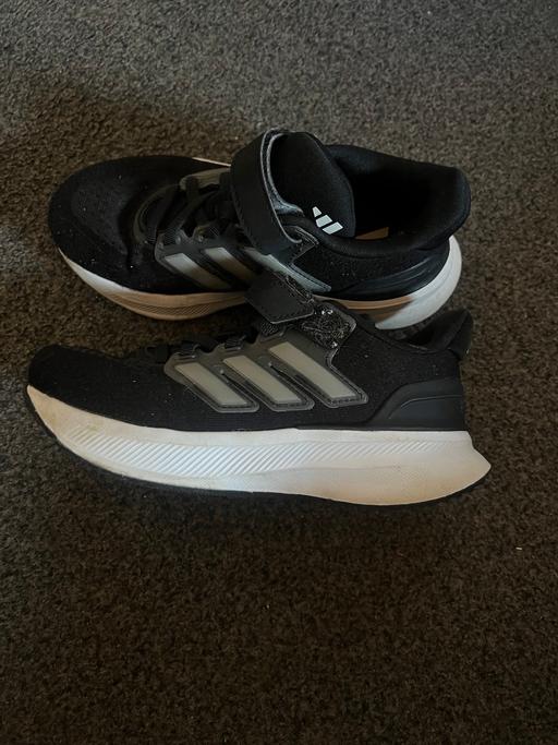 Buy & Sell Dunstable Central Bedfordshire - Photos for Boys adidas trainers size 12 kids