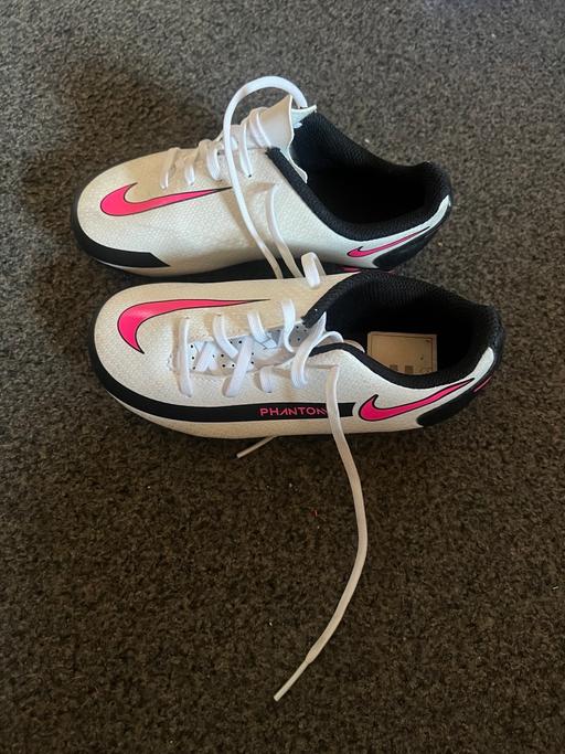 Buy & Sell Dunstable Central Bedfordshire - Photos for Girls Nike football boots size 10 kids