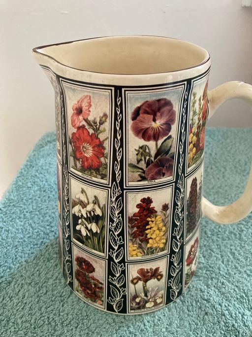 Buy & Sell Chesterfield Derbyshire - Photos for Vintage Amberglade decorative flower vase
