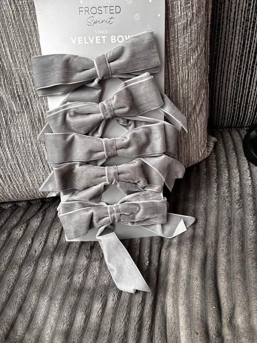 Buy & Sell Norbury South West London - Photos for New pack of 5 velvet bows