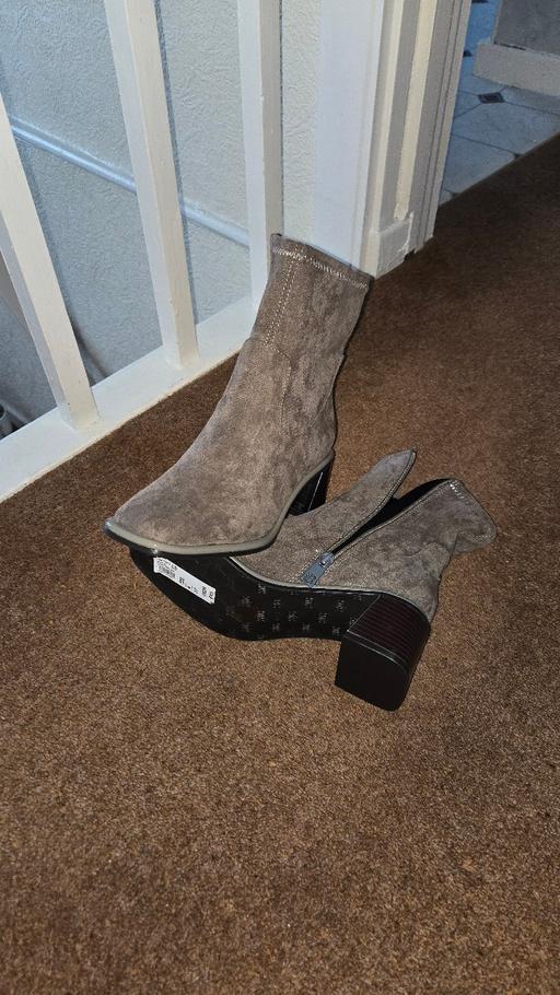 Buy & Sell Hare Law County Durham - Photos for Boots.