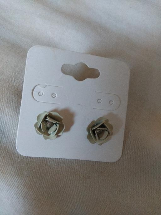 Buy & Sell Milton Regis Swale - Photos for flower stud earrings