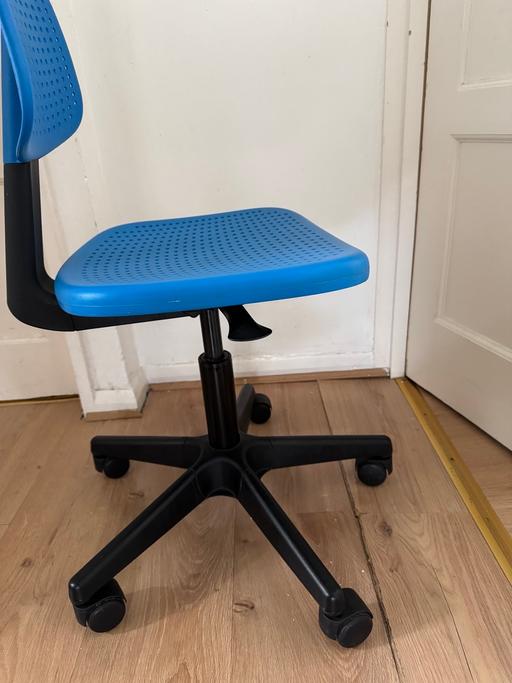 Buy & Sell Hengrove Bristol - Photos for Blue plastic Ikea desk chair on wheels