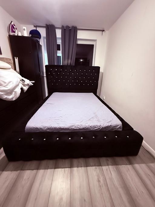 Buy & Sell Mitcham Merton - Photos for Ambassador chesterfield plush platform bed