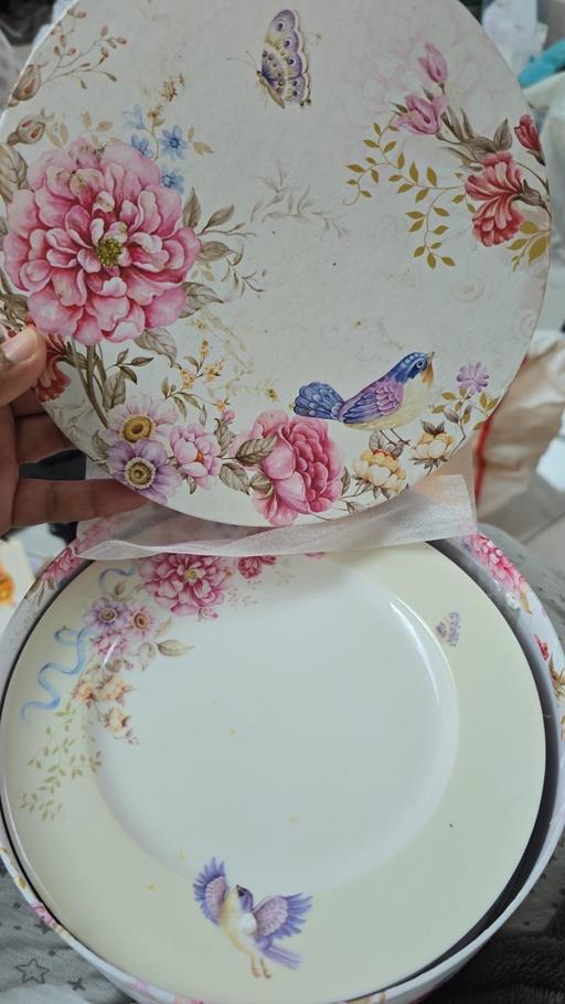 Buy & Sell East Ham East London - Photos for Floral side plates x4