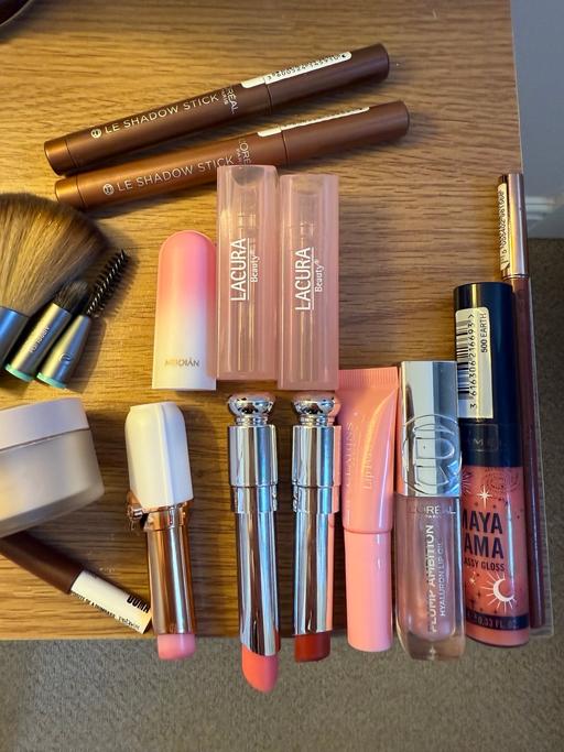 Buy & Sell Wales Bar Rotherham - Photos for Used Make-up