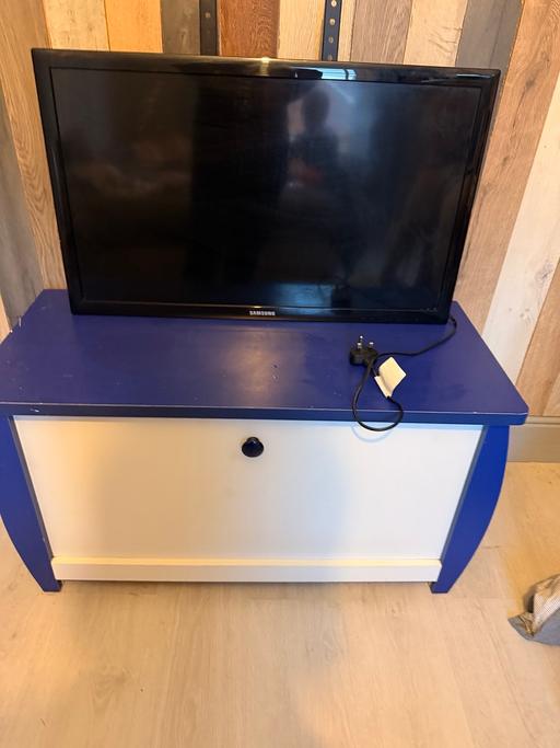 Buy & Sell Waltham Abbey Epping Forest - Photos for 32 inch Samsung tv with stand