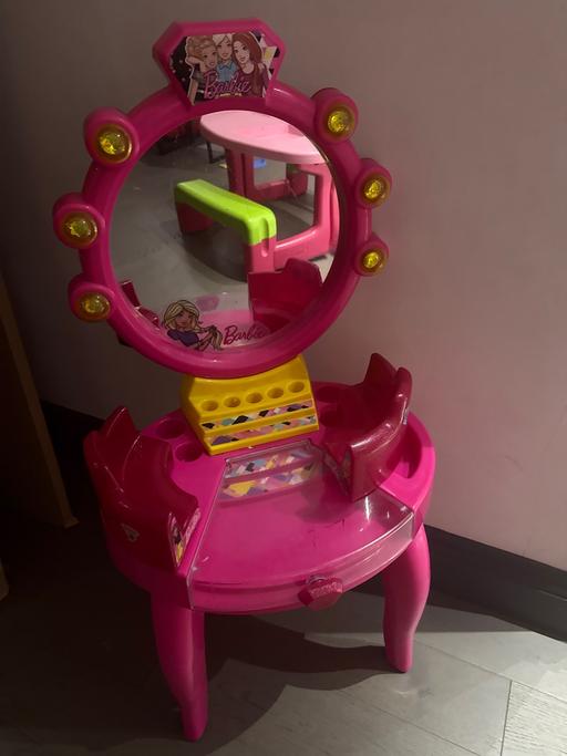 Buy & Sell Queensbury North West London - Photos for Barbie dressing table