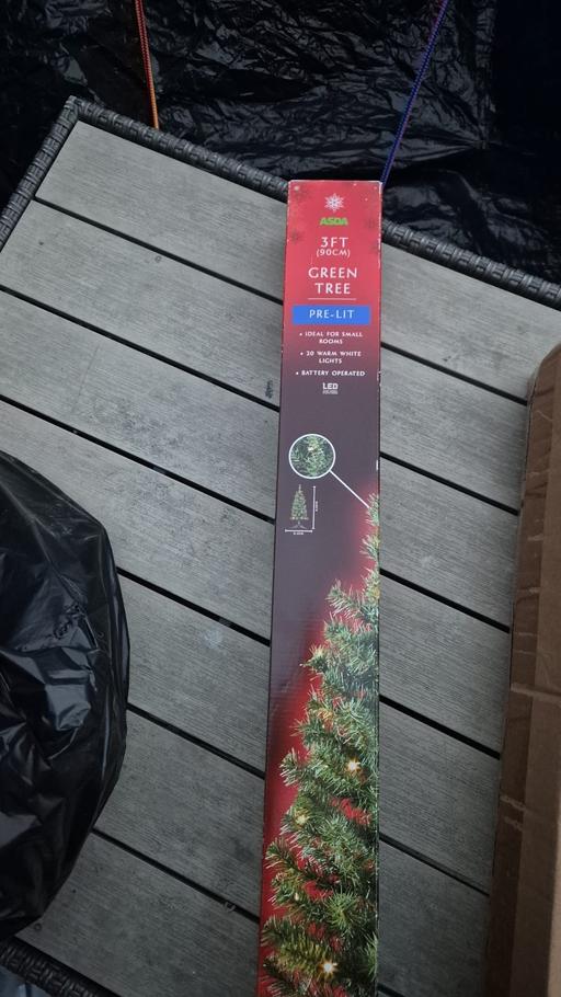 Buy & Sell Sheffield City Centre Sheffield - Photos for 3ft pre lit