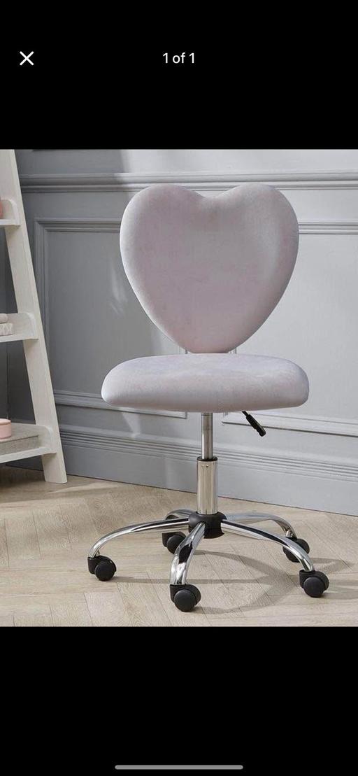 Buy & Sell Nine Elms South West London - Photos for Heart computer chair