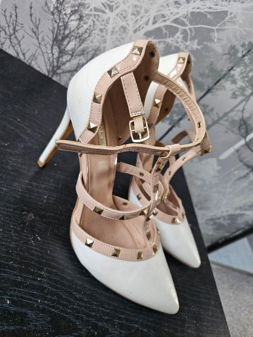 Buy & Sell Armthorpe Doncaster - Photos for white and beige heels