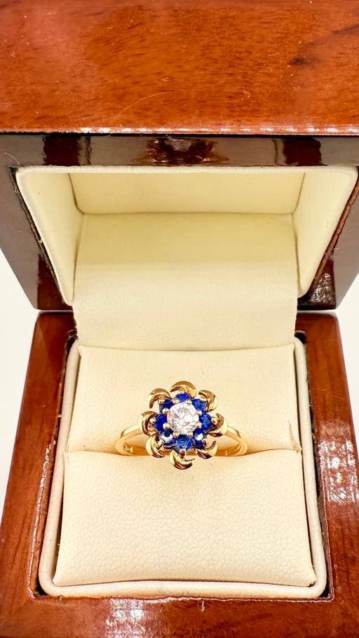 Buy & Sell Harrow on the Hill North West London - Photos for Blue and White Sapphire Flower 9ct Gold Ring