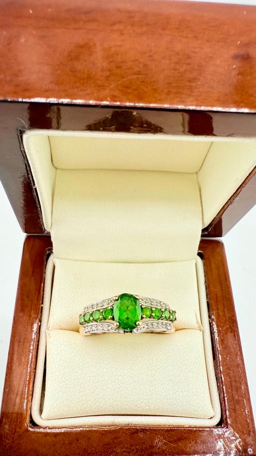 Buy & Sell Harrow on the Hill North West London - Photos for Green Tourmaline and Diamond 9ct Gold Ring