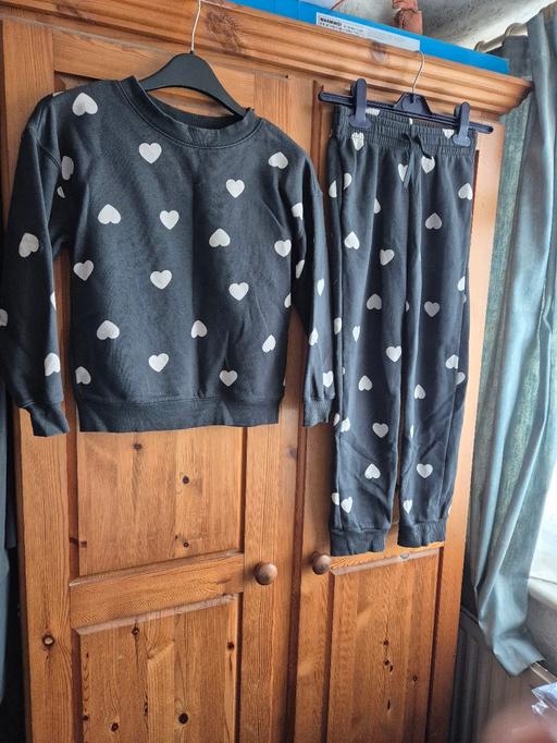 Buy & Sell Dagenham Barking and Dagenham - Photos for Girls Tracksuit